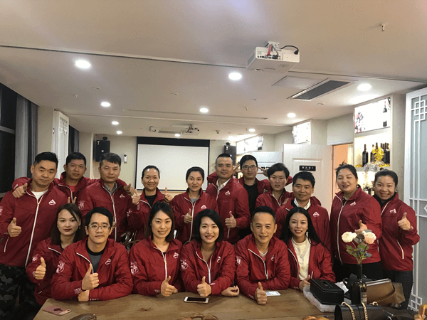 戈塑新材料员工合影